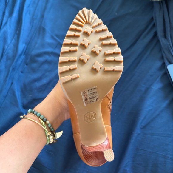 M.K. KYLE LACE UP ANKLE BOOTS - Picture 4 of 4